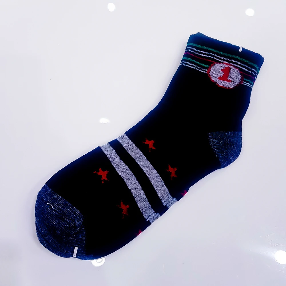 ถุงเท้ากีฬาสีเข้มคละลาย