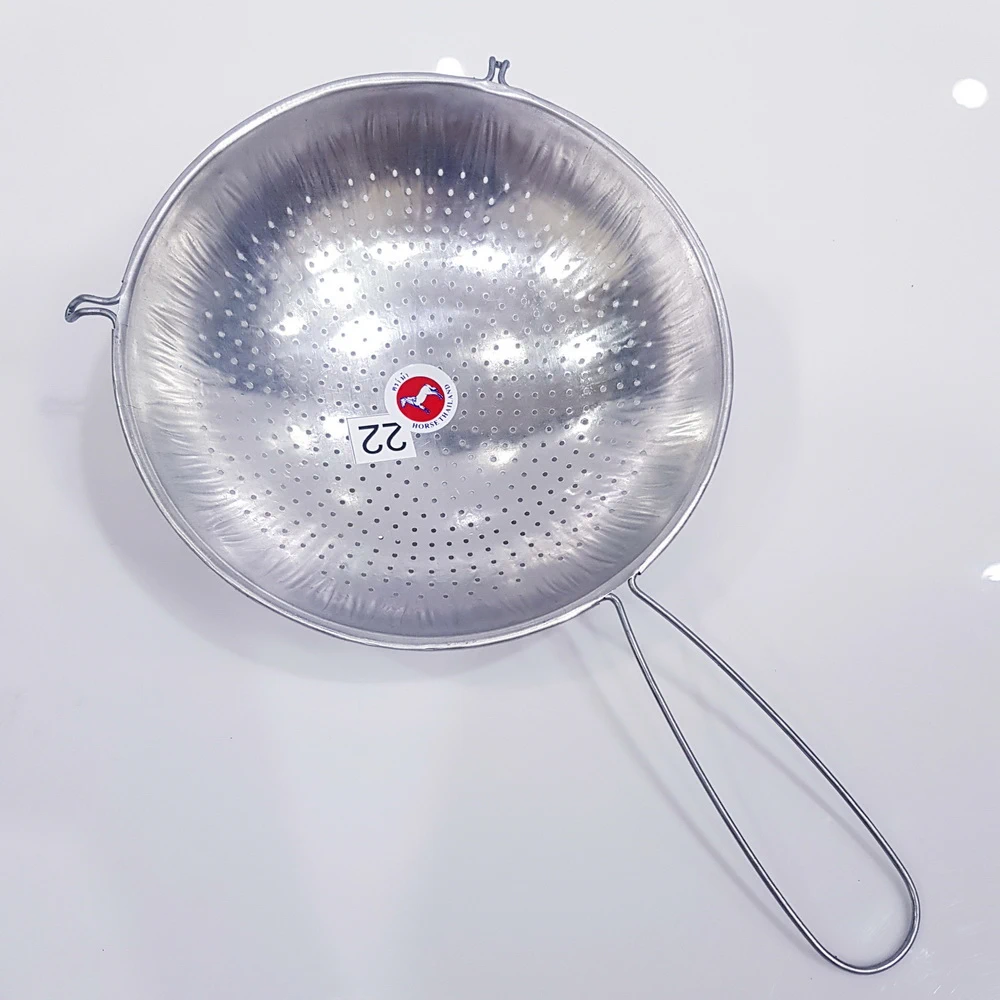 กระชอน 22 ซม. (NET) (ไม่รับคืนสินค้าในกรณีชำรุดจากการขนส่ง)