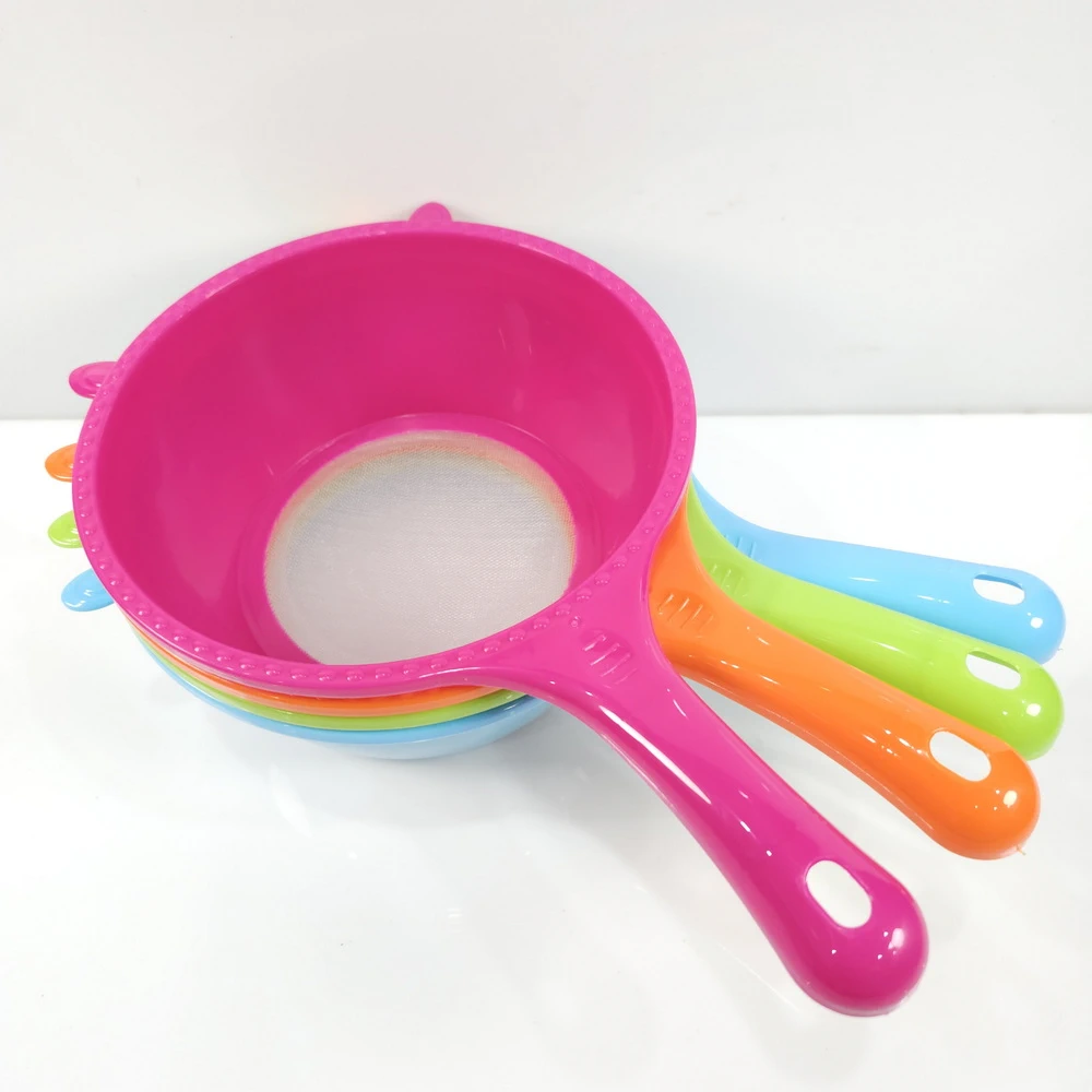 กระชอนพลาสติกมีด้าม 20 ซม.