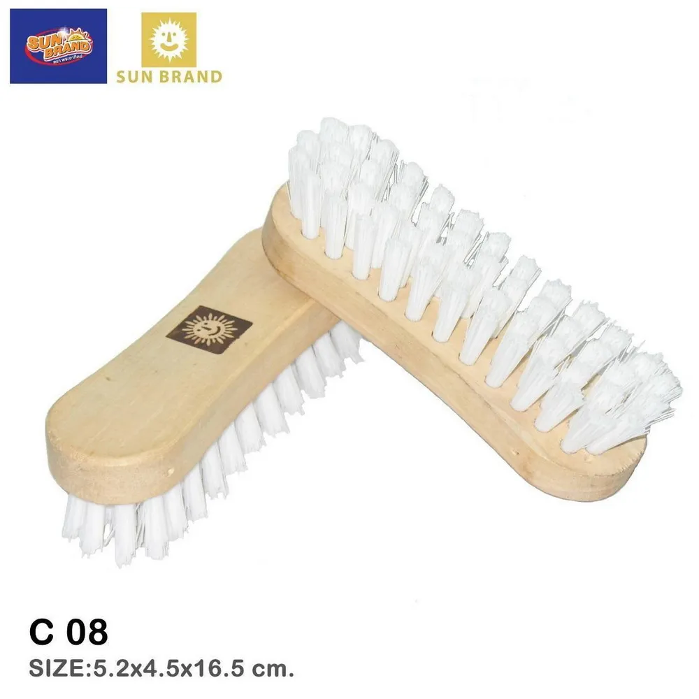C08 แปรงซักผ้าสีนม ด้ามไม้ ตราพระอาทิตย์
