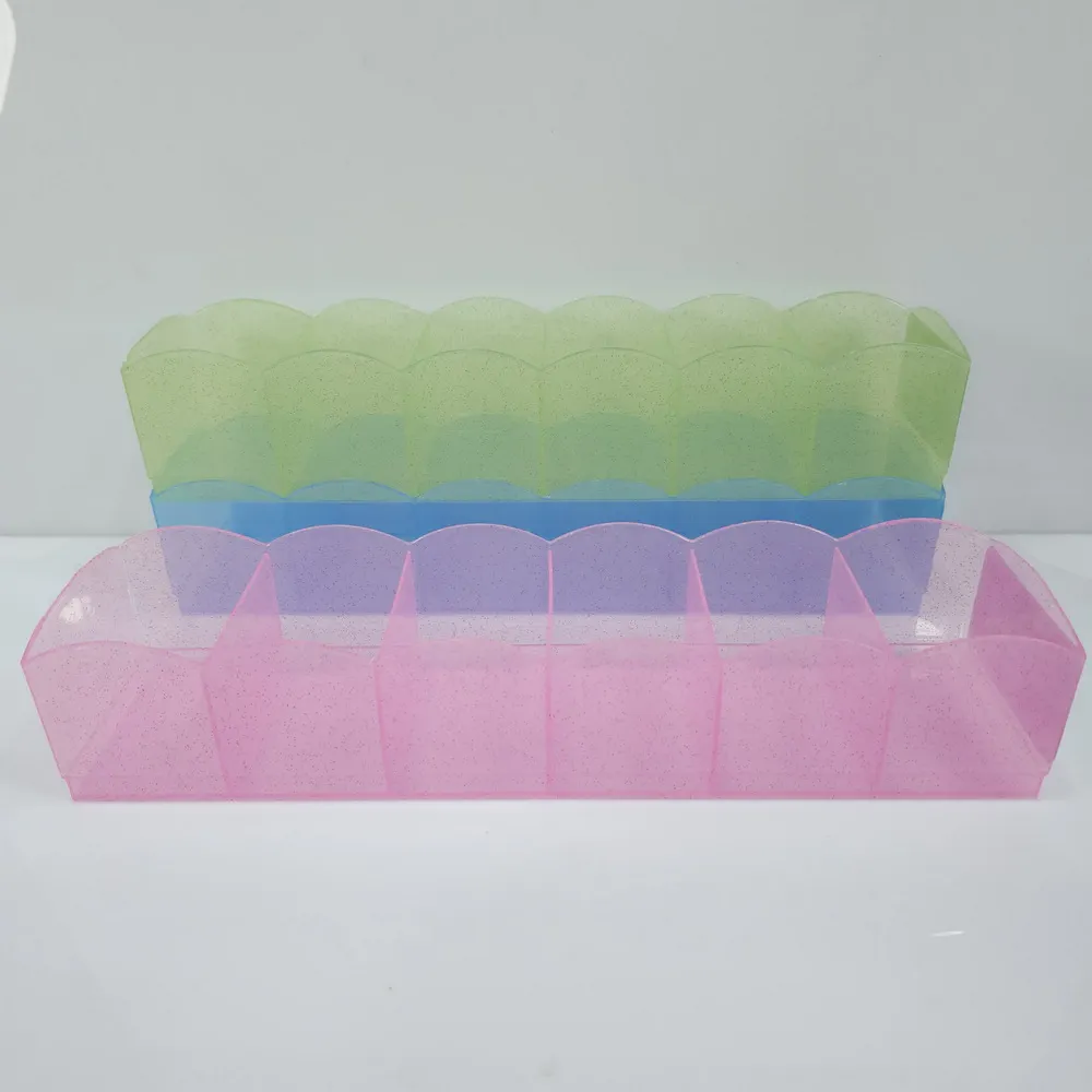 1043 กล่องเพชร 6 ช่อง CP (4 โหลๆ ละ 205)